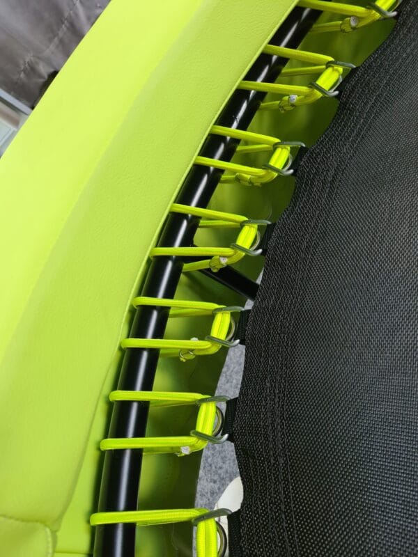 Akrobat_Medy_Großaufnahme_Elastik Akrobat Sprungtuch | Medy