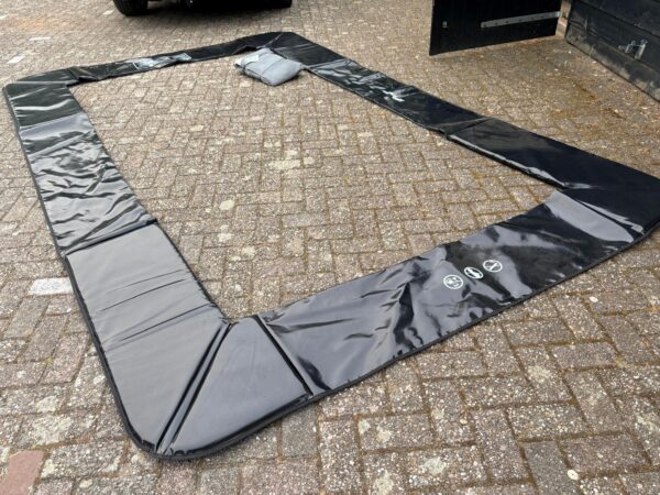 Akrobat Primus Flat 380x250 | Schwarz-Schwarz SE | NEU
